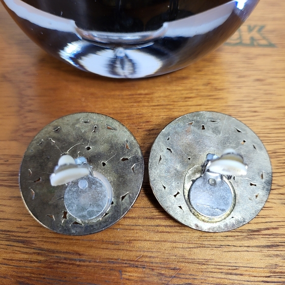 Vintage Openwork Plastic Gold Tone Clip On Earrings with Faux Pearls - Picture 7 of 13